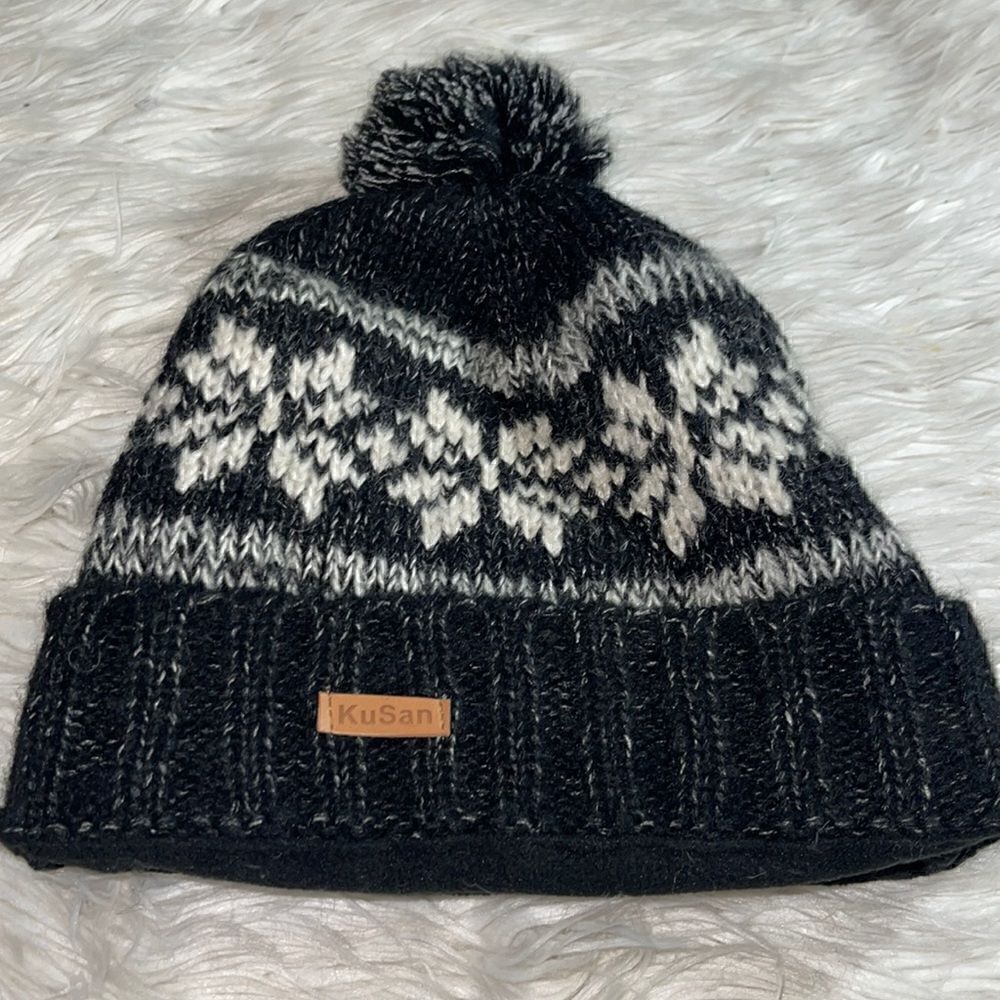 kusan wool Blend Bobble knitted Hat Hand‎ Knitted Made in Nepal Fleece Lined